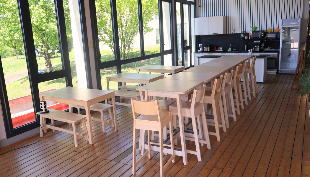 tables et chaise cowoking annecy