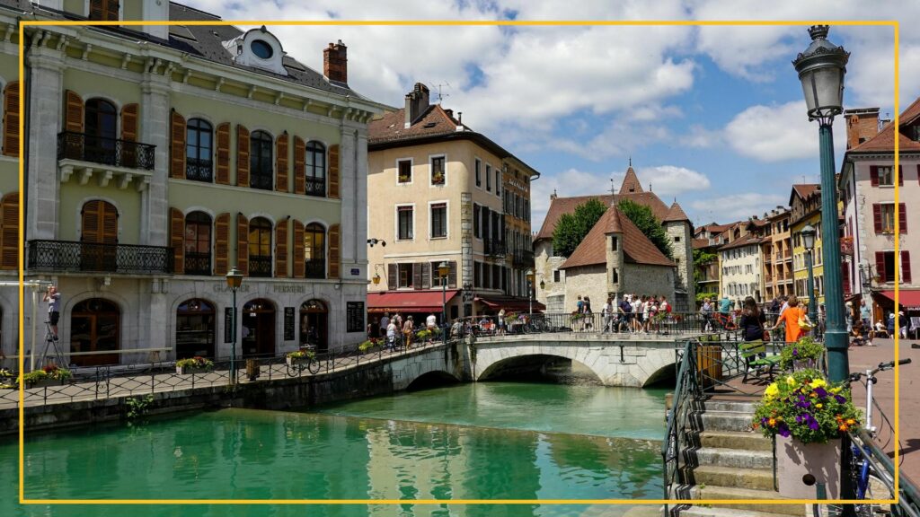 Ville d'Annecy à proximité d'un espace de coworking